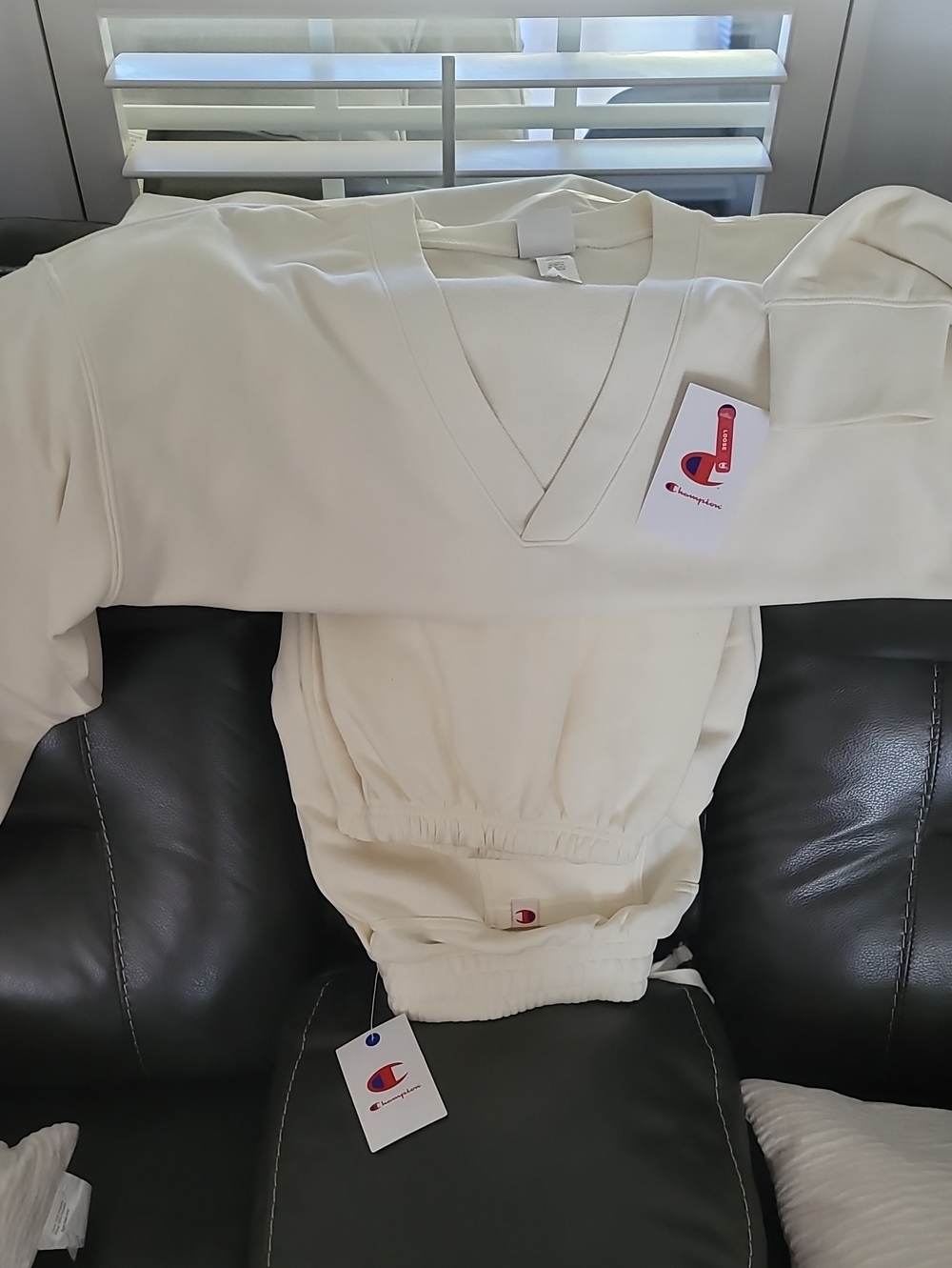 NWT Champion Womens V-Neck Pullover Sweatshirt N -Pants Cream/Off-White Size XL